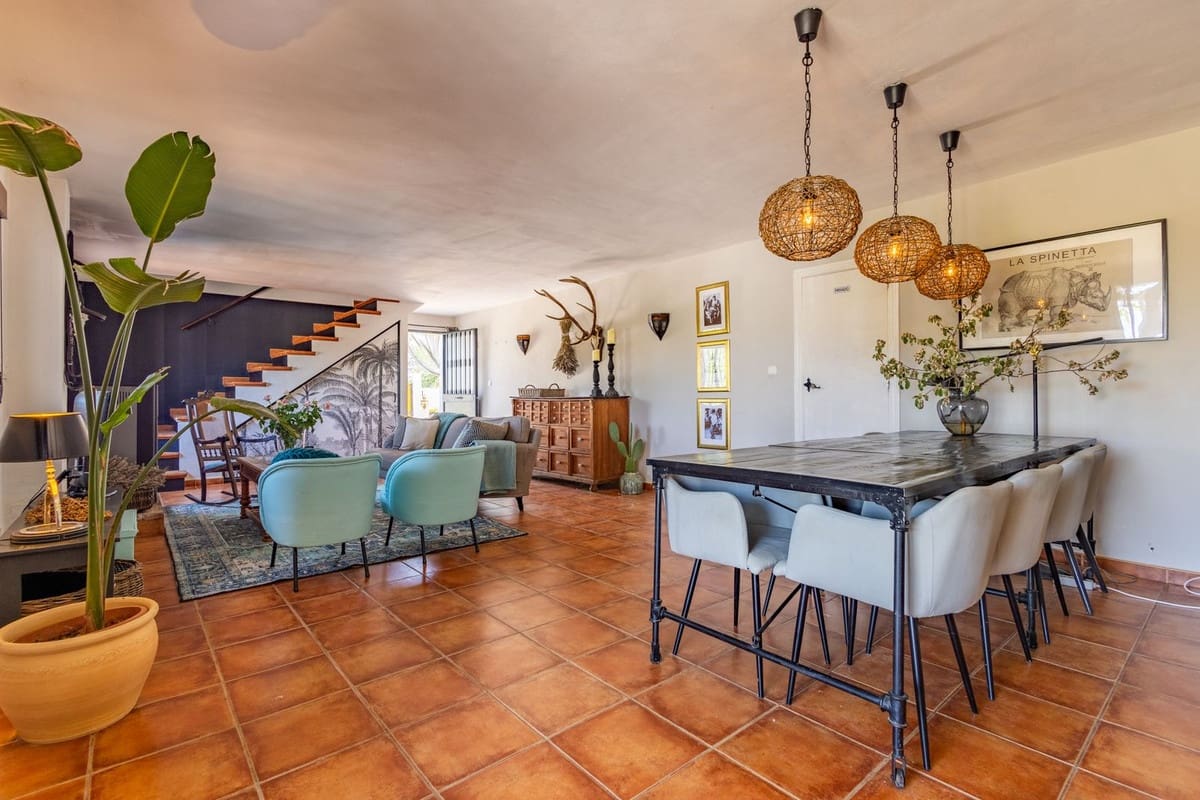 6 soveværelse Villa til salg i Archidona med swimmingpool garage - € 480.000 (Ref: 9795613)