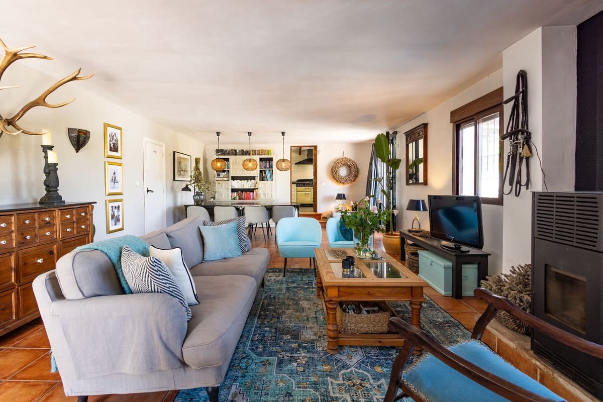 6 soveværelse Villa til salg i Archidona med swimmingpool garage - € 480.000 (Ref: 9795613)