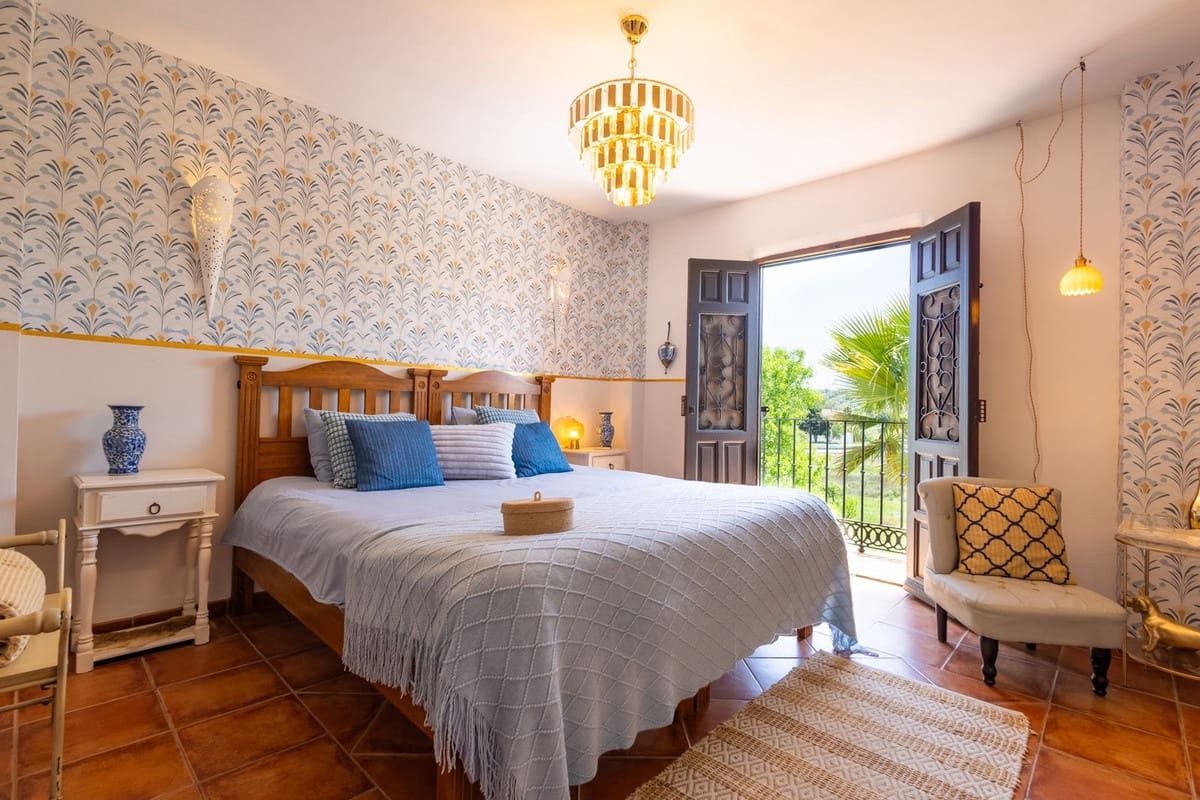 6 soveværelse Villa til salg i Archidona med swimmingpool garage - € 480.000 (Ref: 9795613)