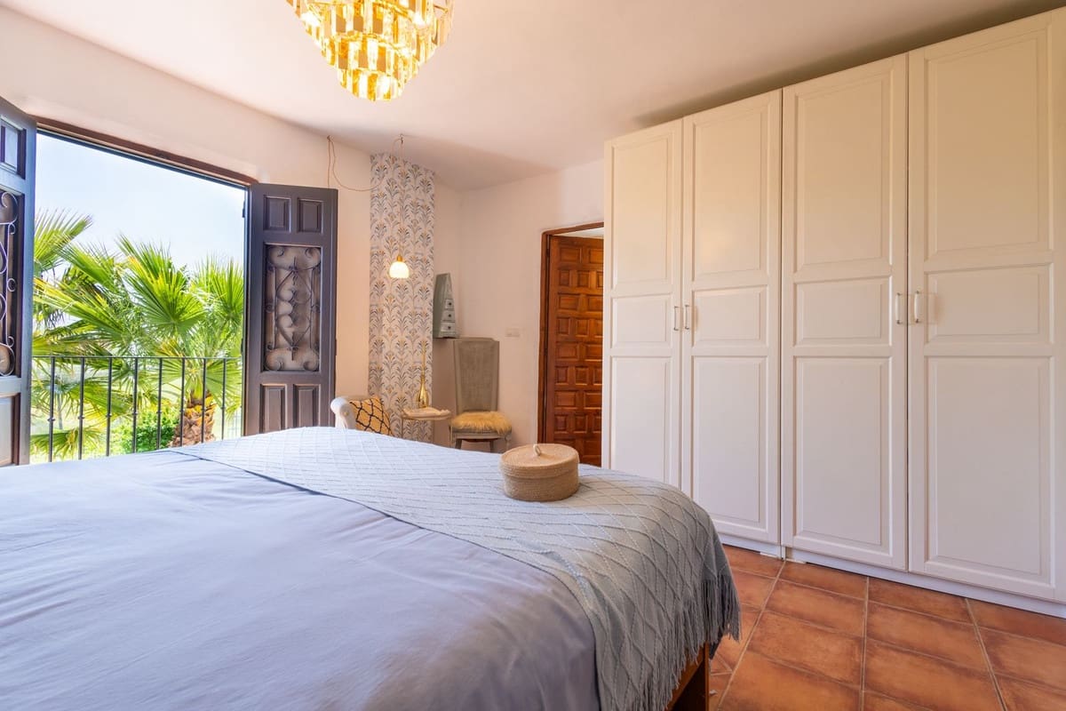 6 soveværelse Villa til salg i Archidona med swimmingpool garage - € 480.000 (Ref: 9795613)