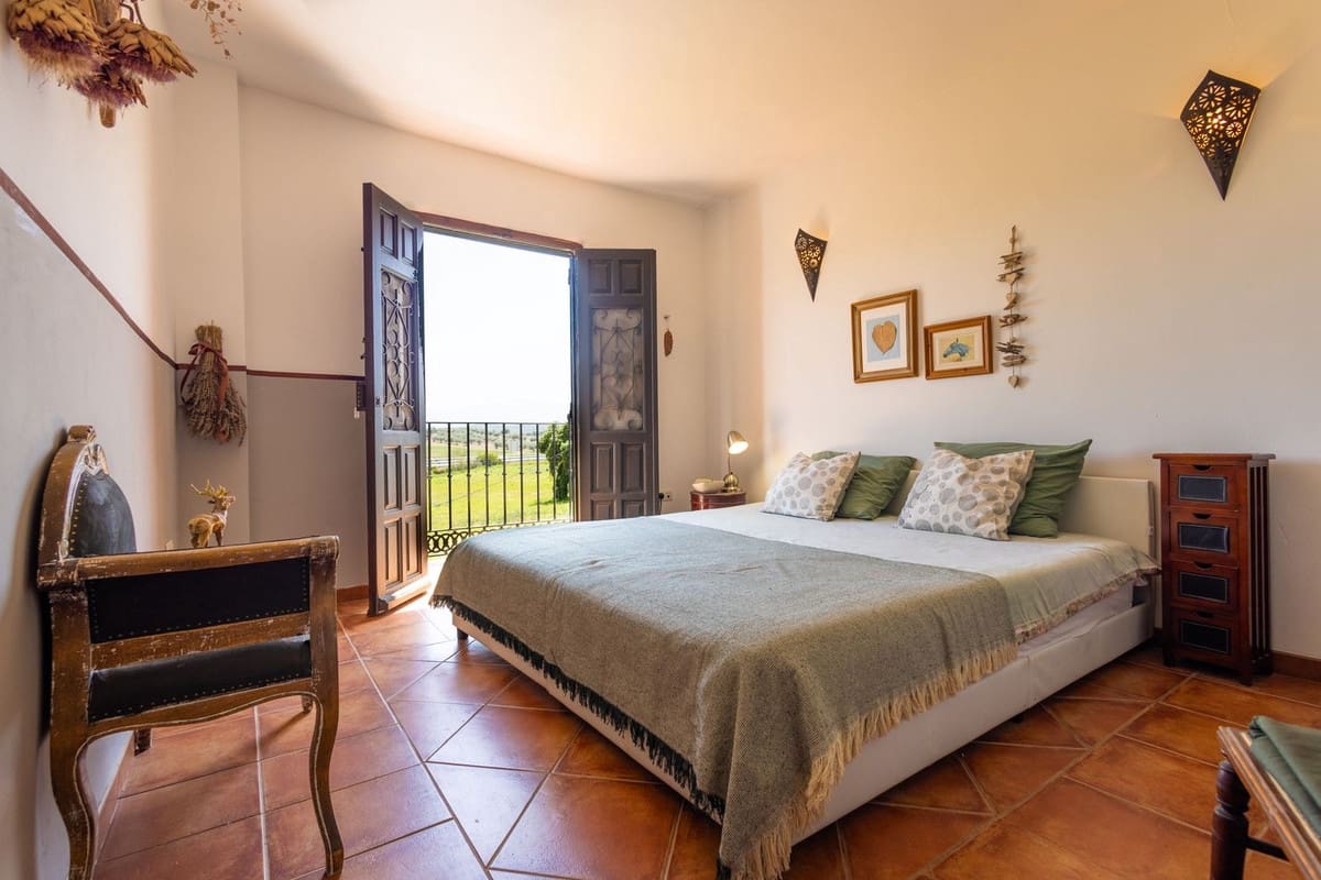 6 soveværelse Villa til salg i Archidona med swimmingpool garage - € 480.000 (Ref: 9795613)