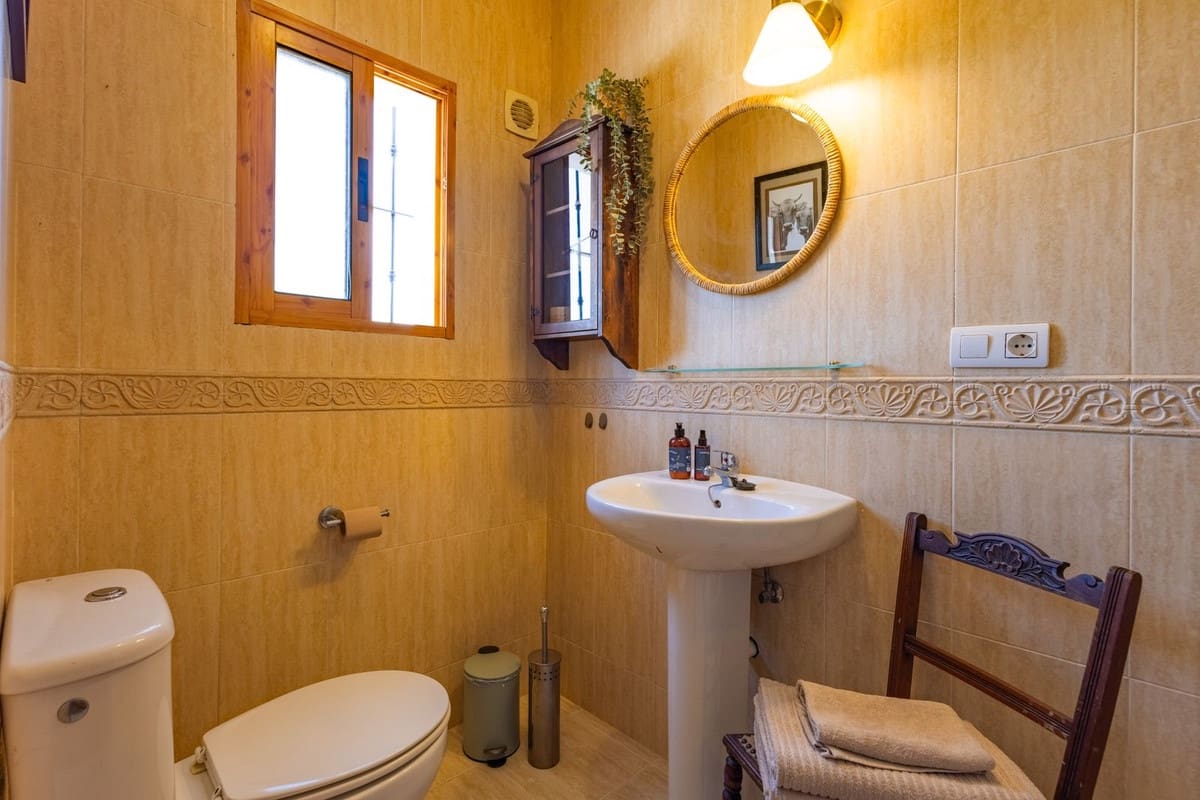 6 soveværelse Villa til salg i Archidona med swimmingpool garage - € 480.000 (Ref: 9795613)