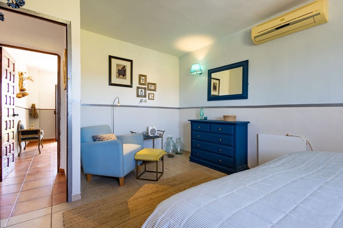 6 soveværelse Villa til salg i Archidona med swimmingpool garage - € 480.000 (Ref: 9795613)