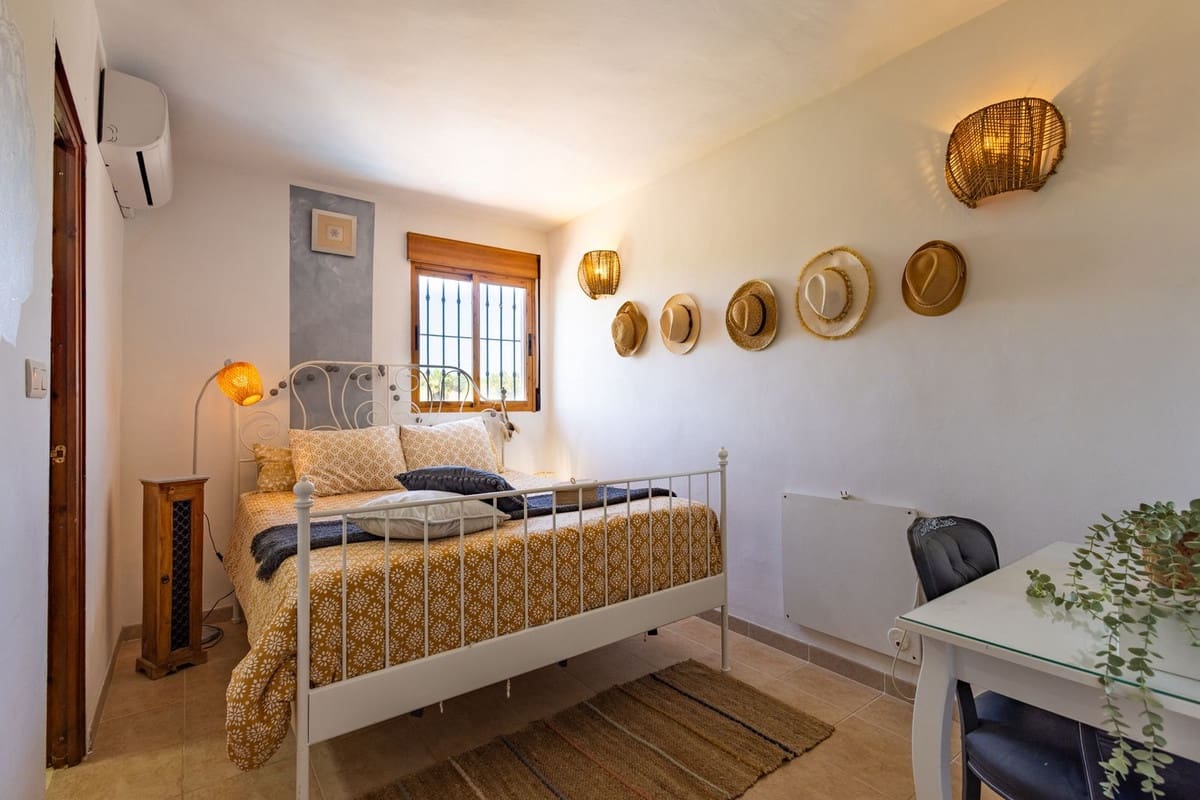 6 soveværelse Villa til salg i Archidona med swimmingpool garage - € 480.000 (Ref: 9795613)