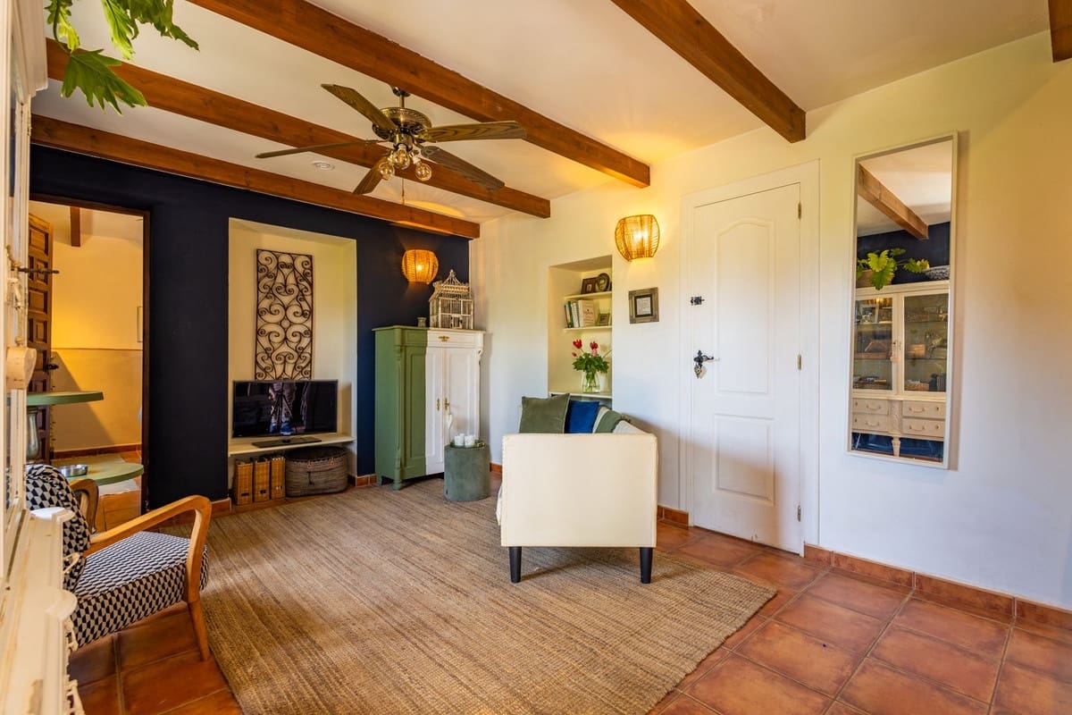 6 soveværelse Villa til salg i Archidona med swimmingpool garage - € 480.000 (Ref: 9795613)