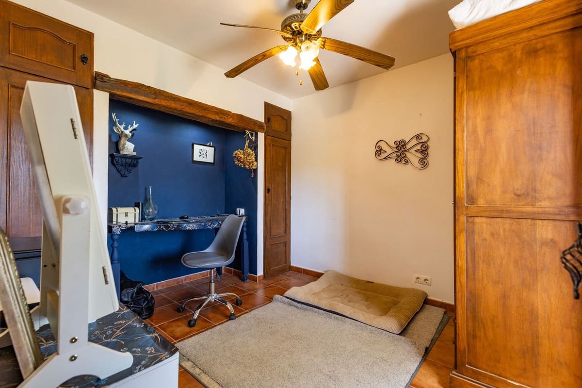 6 soveværelse Villa til salg i Archidona med swimmingpool garage - € 480.000 (Ref: 9795613)