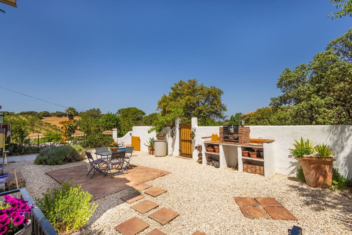 6 soveværelse Villa til salg i Archidona med swimmingpool garage - € 480.000 (Ref: 9795613)