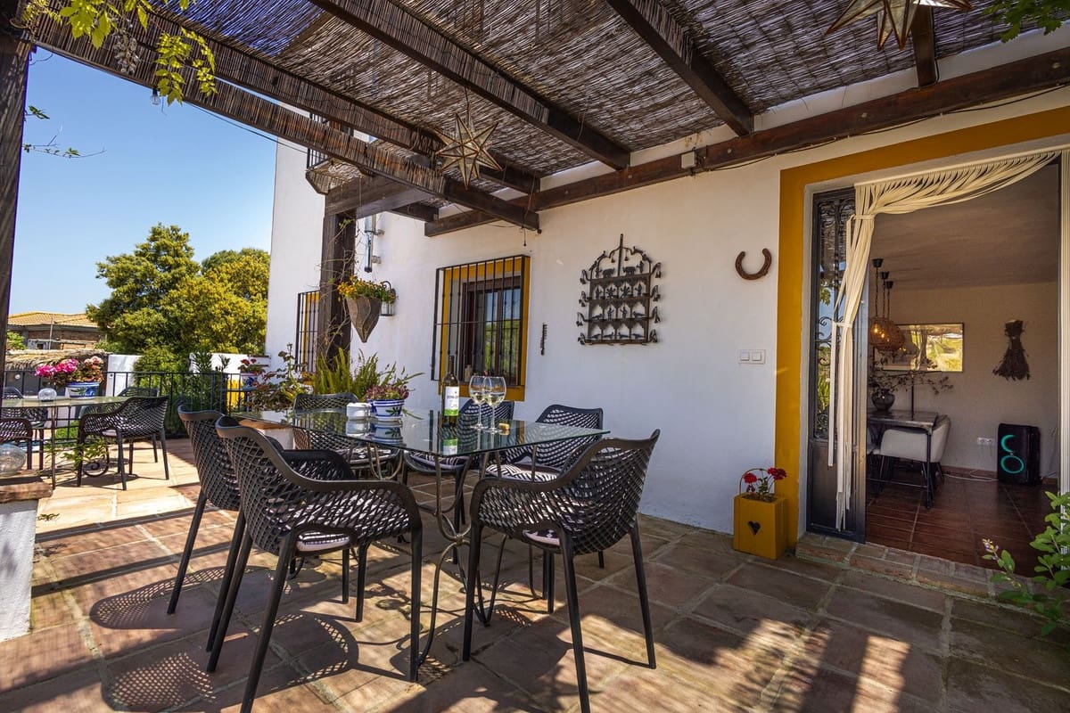 6 soveværelse Villa til salg i Archidona med swimmingpool garage - € 480.000 (Ref: 9795613)