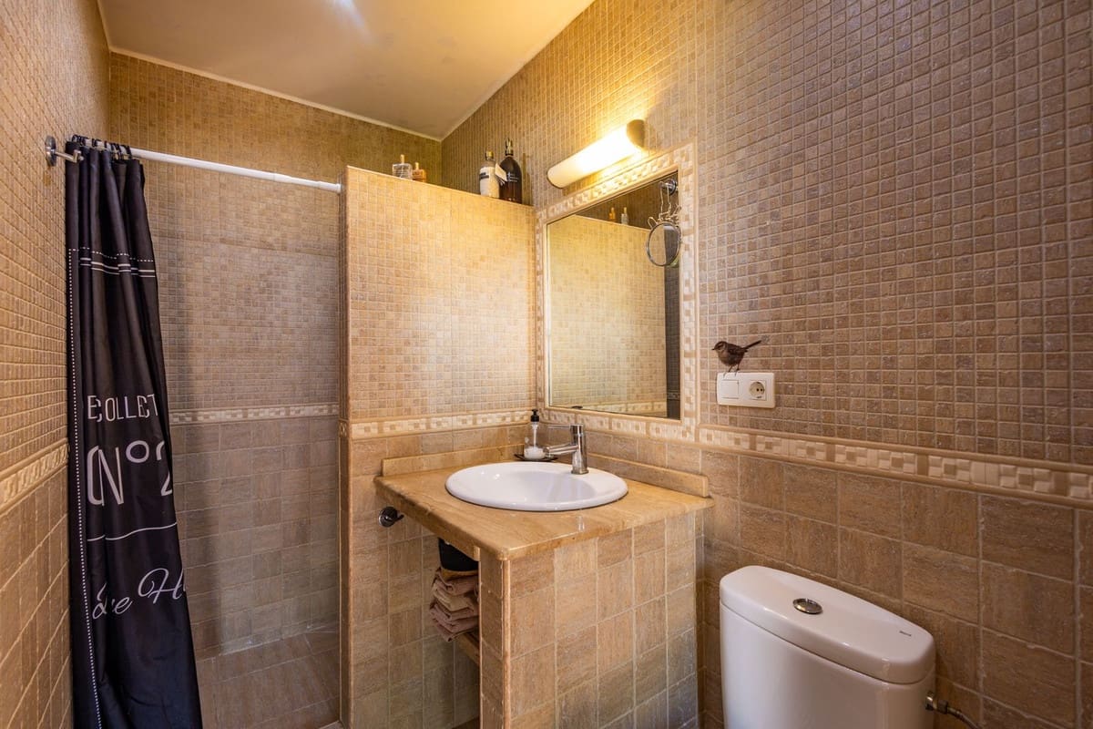 6 soveværelse Villa til salg i Archidona med swimmingpool garage - € 480.000 (Ref: 9795613)