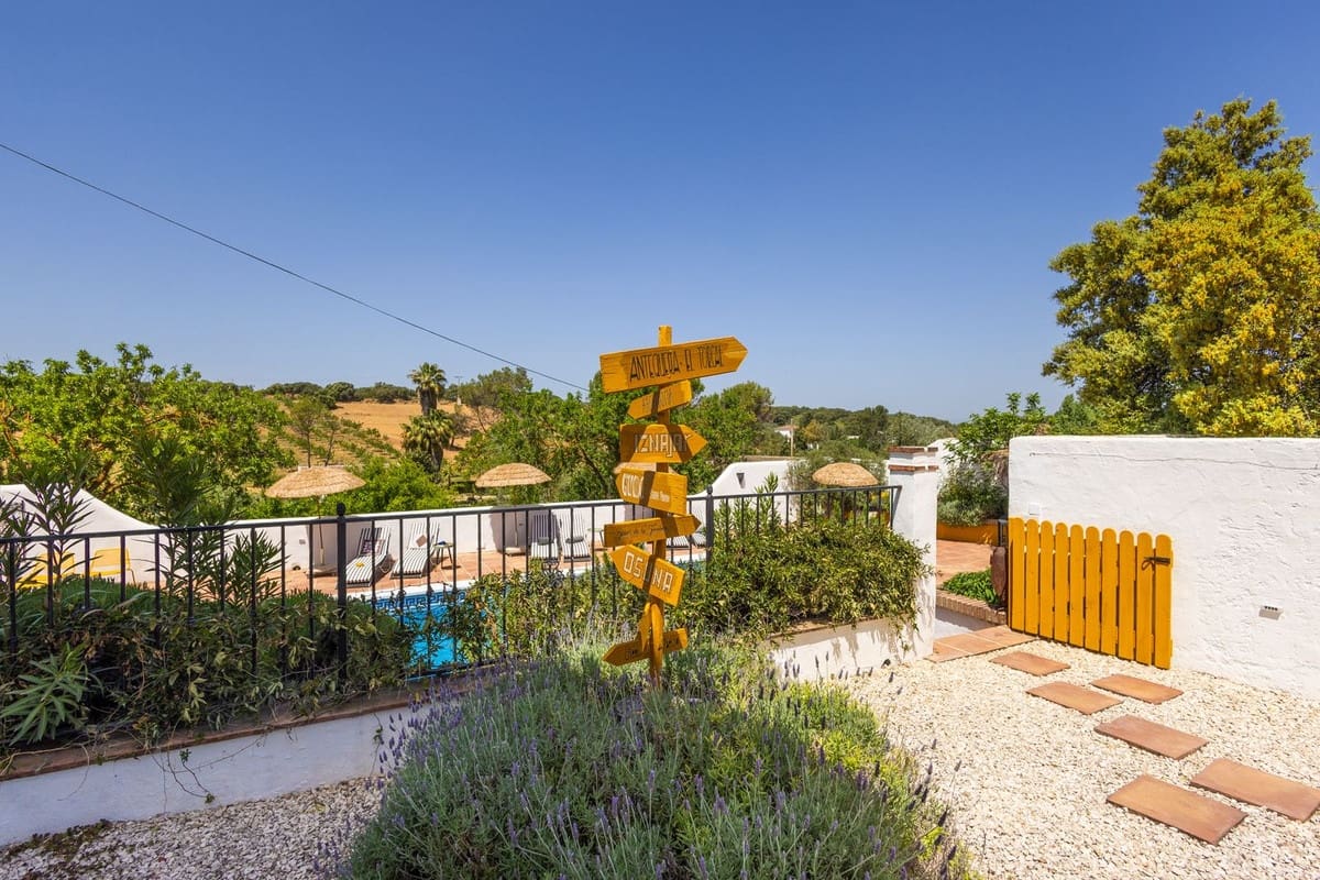 6 soveværelse Villa til salg i Archidona med swimmingpool garage - € 480.000 (Ref: 9795613)