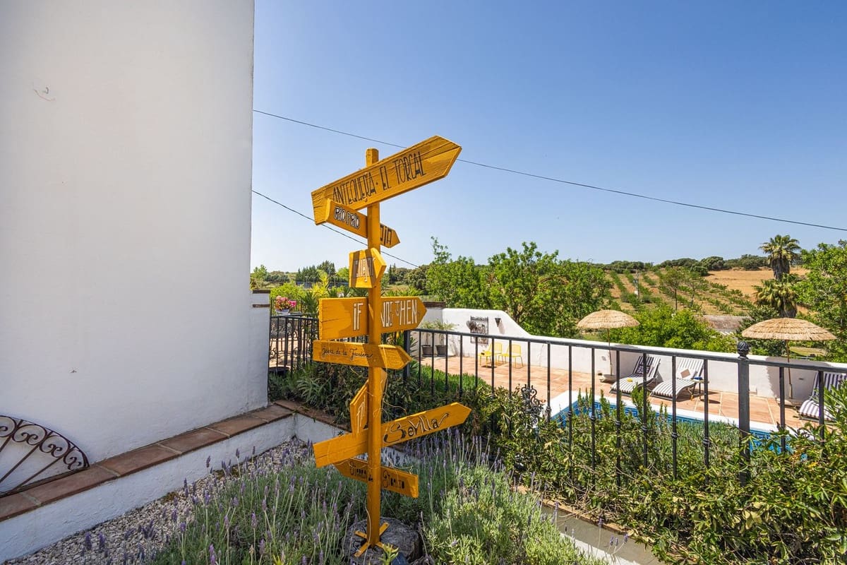 6 soveværelse Villa til salg i Archidona med swimmingpool garage - € 480.000 (Ref: 9795613)