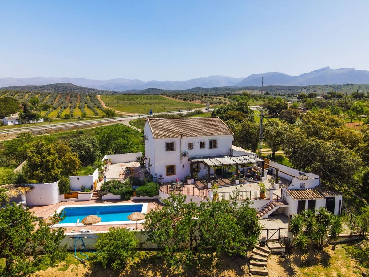 6 soveværelse Villa til salg i Archidona med swimmingpool garage - € 480.000 (Ref: 9795613)