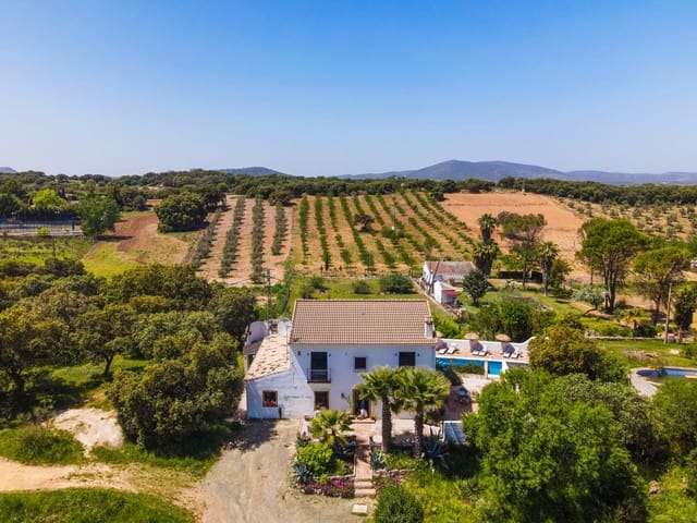 6 soveværelse Villa til salg i Archidona med swimmingpool garage - € 480.000 (Ref: 9795613)