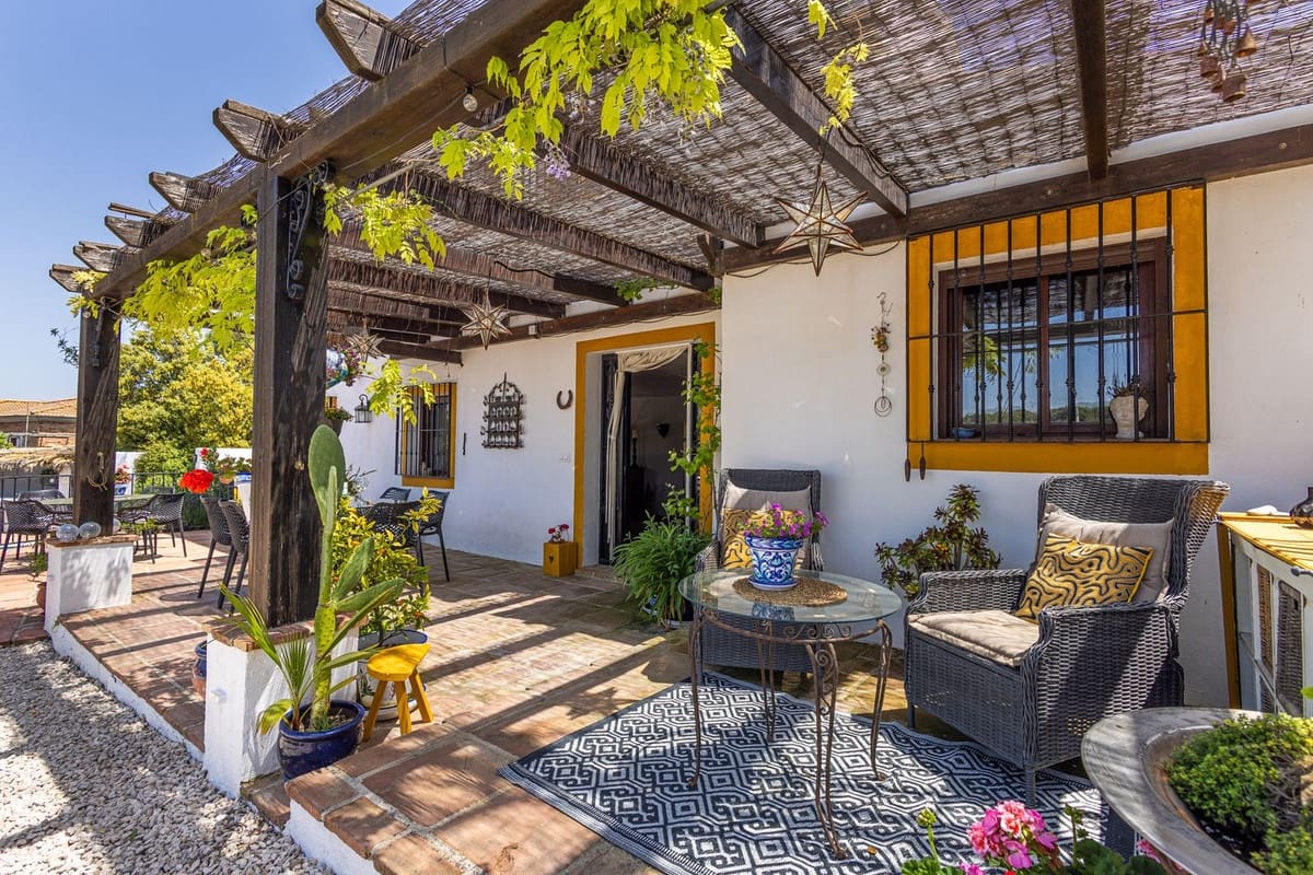 6 soveværelse Villa til salg i Archidona med swimmingpool garage - € 480.000 (Ref: 9795613)