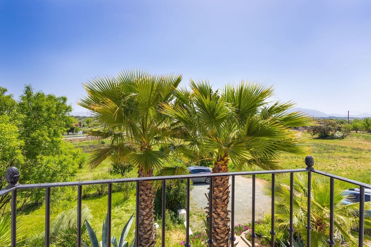 6 soveværelse Villa til salg i Archidona med swimmingpool garage - € 480.000 (Ref: 9795613)