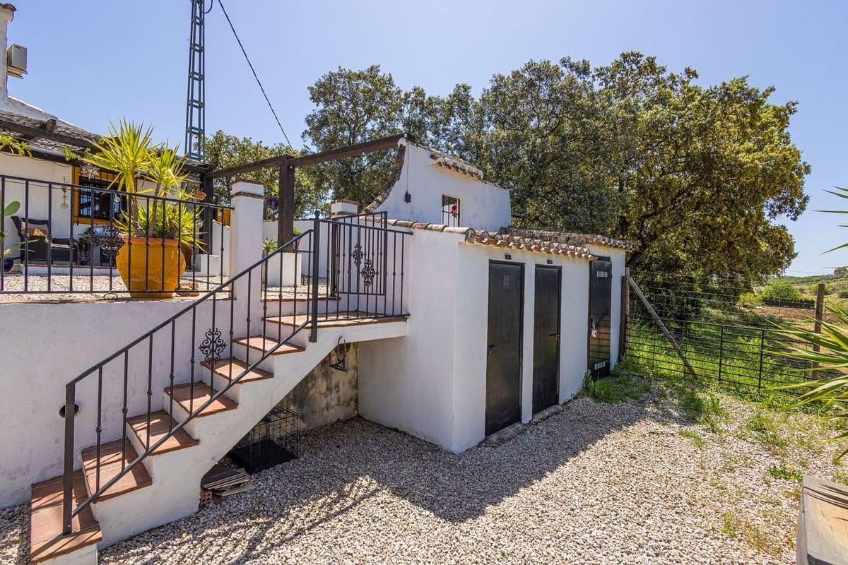 6 soveværelse Villa til salg i Archidona med swimmingpool garage - € 480.000 (Ref: 9795613)