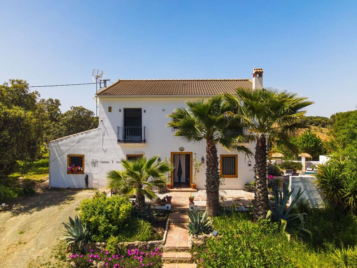 6 soveværelse Villa til salg i Archidona med swimmingpool garage - € 480.000 (Ref: 9795613)