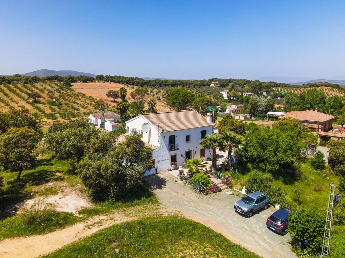 6 soveværelse Villa til salg i Archidona med swimmingpool garage - € 480.000 (Ref: 9795613)