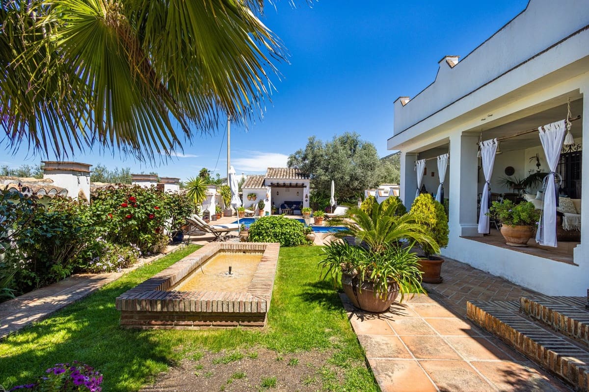 8 Zimmer Finca/Landgut zu verkaufen in Villanueva del Trabuco mit Pool Garage - 875.000 € (Ref: 9801469)