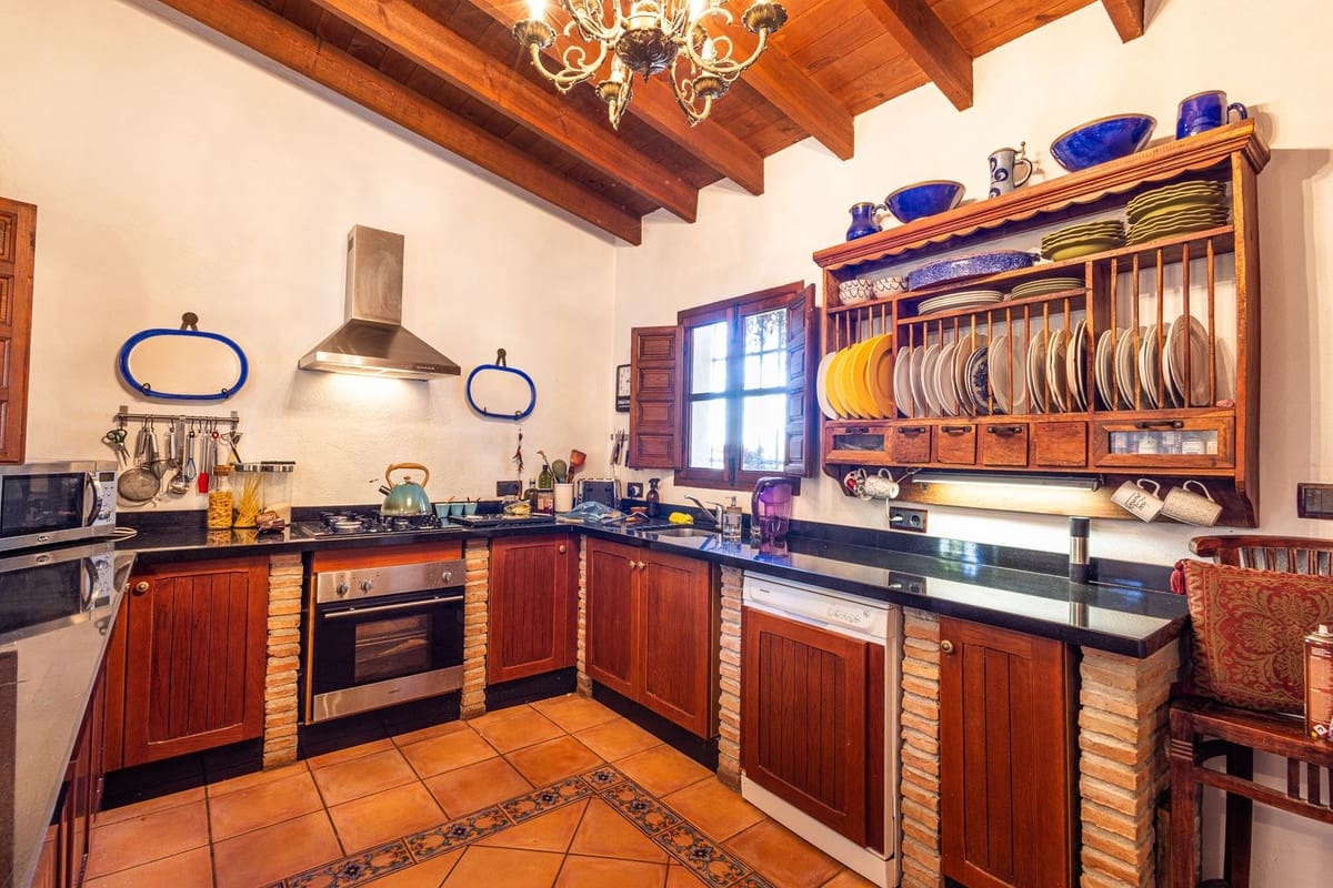 8 Zimmer Finca/Landgut zu verkaufen in Villanueva del Trabuco mit Pool Garage - 875.000 € (Ref: 9801469)