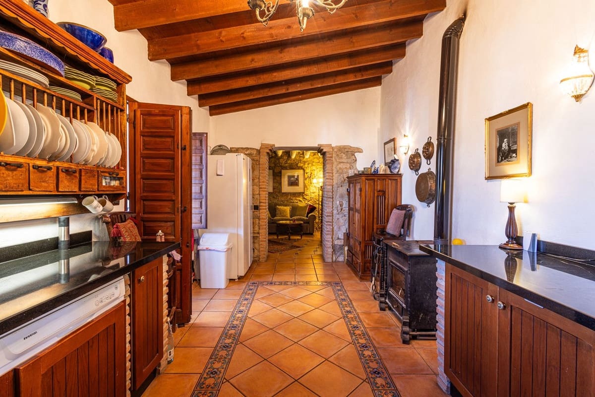 8 Zimmer Finca/Landgut zu verkaufen in Villanueva del Trabuco mit Pool Garage - 875.000 € (Ref: 9801469)