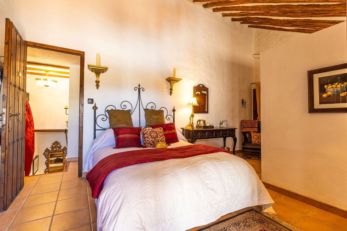 8 Zimmer Finca/Landgut zu verkaufen in Villanueva del Trabuco mit Pool Garage - 875.000 € (Ref: 9801469)