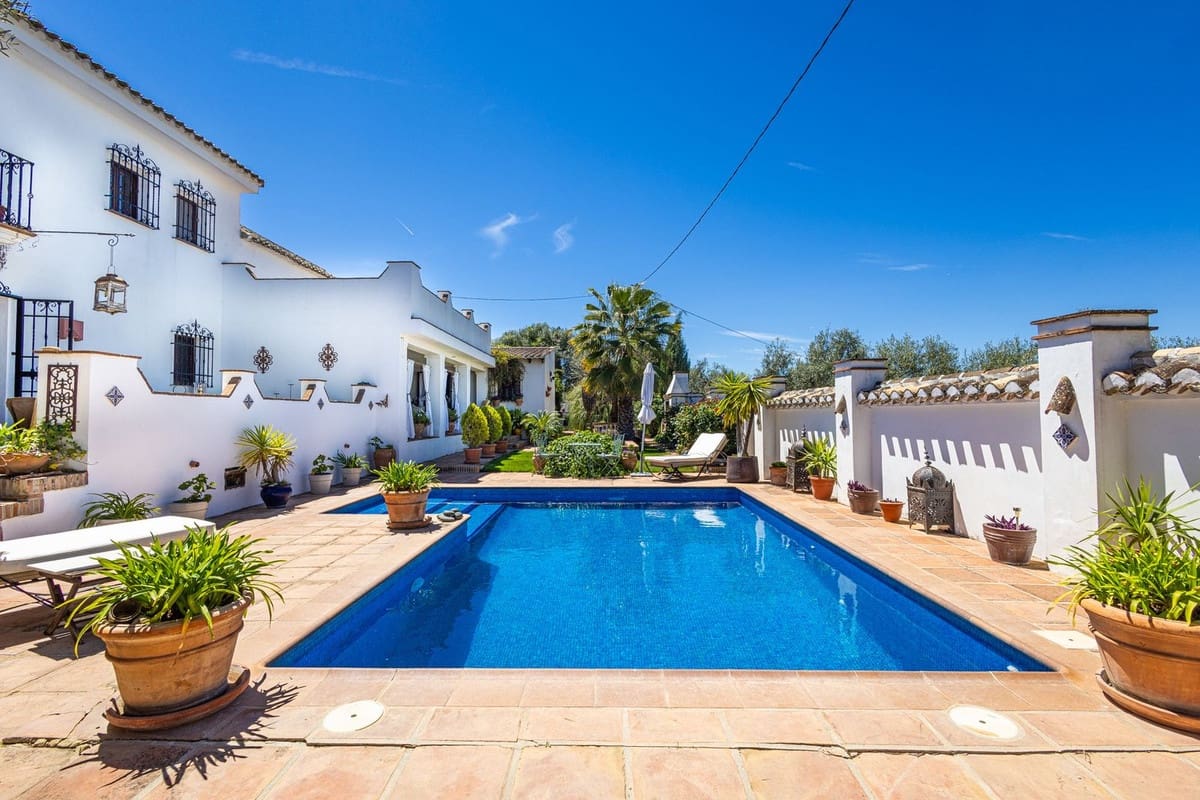8 Zimmer Finca/Landgut zu verkaufen in Villanueva del Trabuco mit Pool Garage - 875.000 € (Ref: 9801469)
