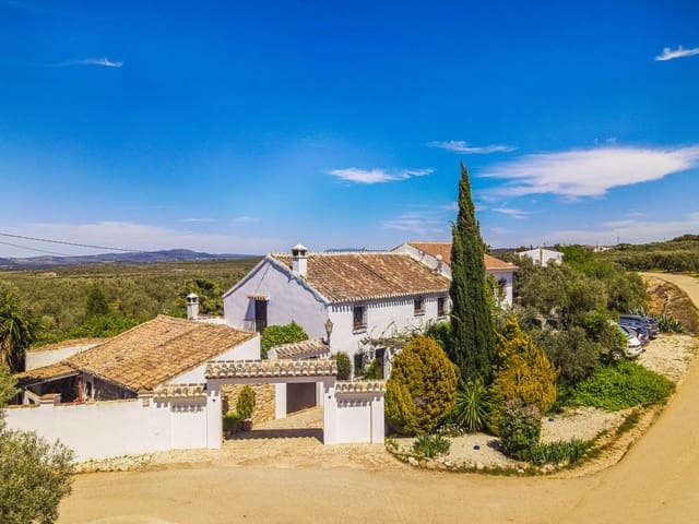 8 slaapkamer Finca/Landhuis te koop in Villanueva del Trabuco met zwembad garage - € 875.000 (Ref: 9801469)