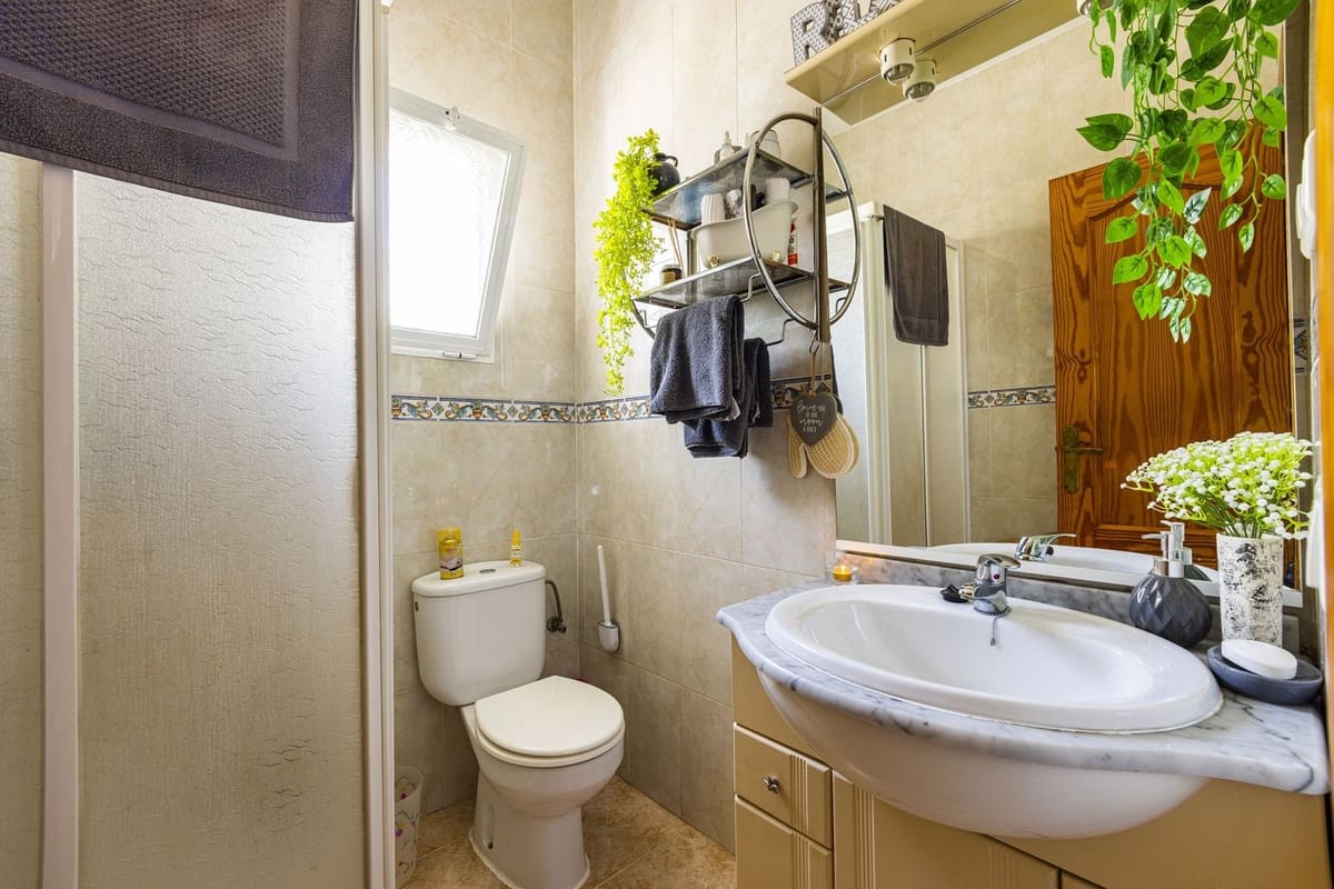 3 bedroom Villa for sale in Alcaucin with pool garage - € 335,000 (Ref: 9803901)