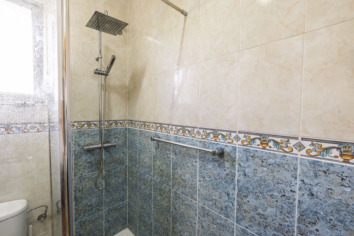 3 bedroom Villa for sale in Alcaucin with pool garage - € 335,000 (Ref: 9803901)