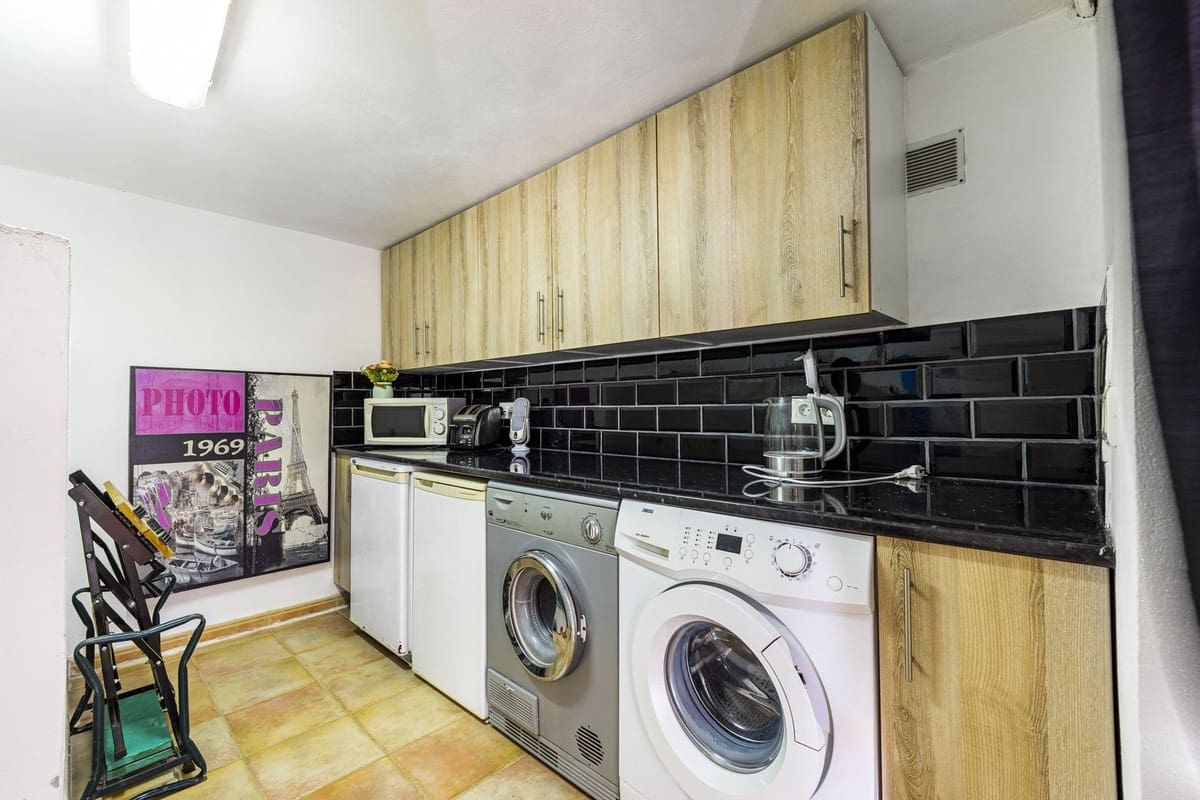 3 bedroom Villa for sale in Alcaucin with pool garage - € 335,000 (Ref: 9803901)