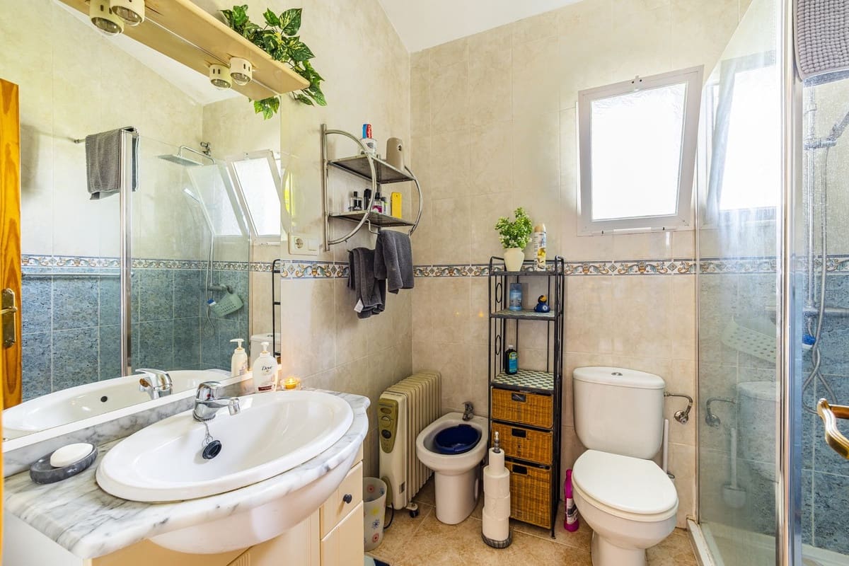 3 sovrum Villa till salu i Alcaucin med pool garage - 335 000 € (Ref: 9803901)