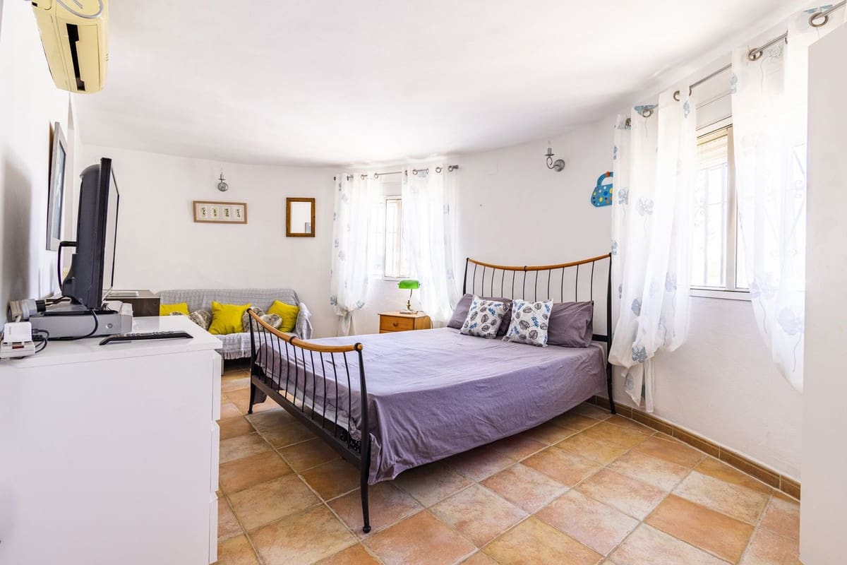 3 sovrum Villa till salu i Alcaucin med pool garage - 335 000 € (Ref: 9803901)