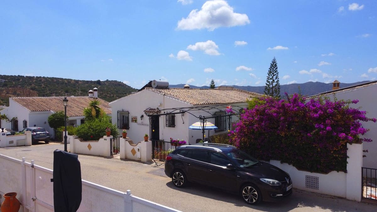 3 sovrum Villa till salu i Alcaucin med pool garage - 335 000 € (Ref: 9803901)
