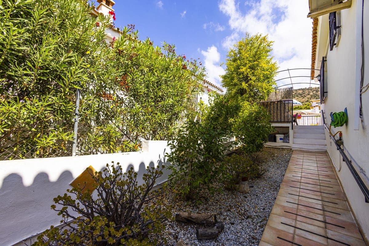 3 sovrum Villa till salu i Alcaucin med pool garage - 335 000 € (Ref: 9803901)