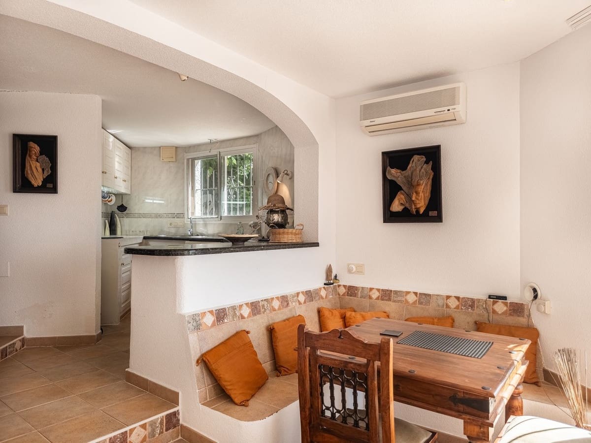 4 slaapkamer Villa te koop in Salobrena met zwembad garage - € 945.000 (Ref: 9808569)