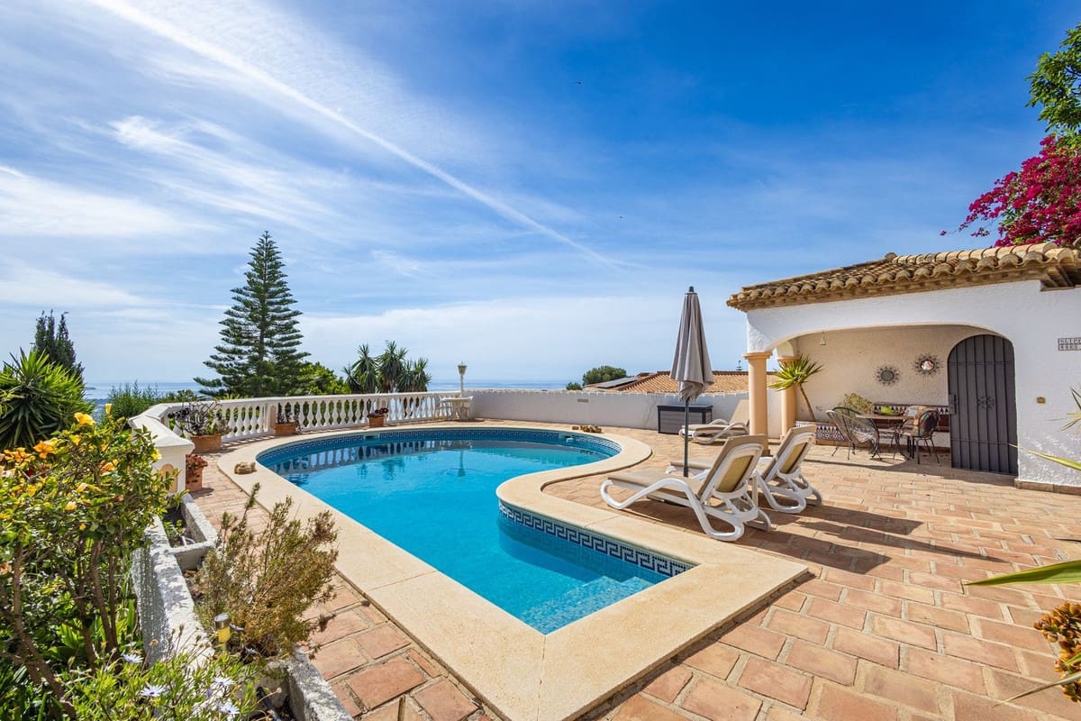 4 slaapkamer Villa te koop in Salobrena met zwembad garage - € 945.000 (Ref: 9808569)