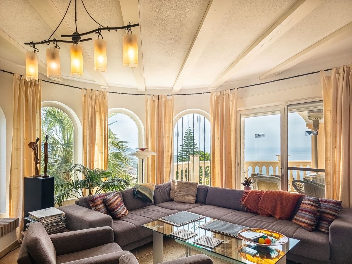 4 slaapkamer Villa te koop in Salobrena met zwembad garage - € 945.000 (Ref: 9808569)