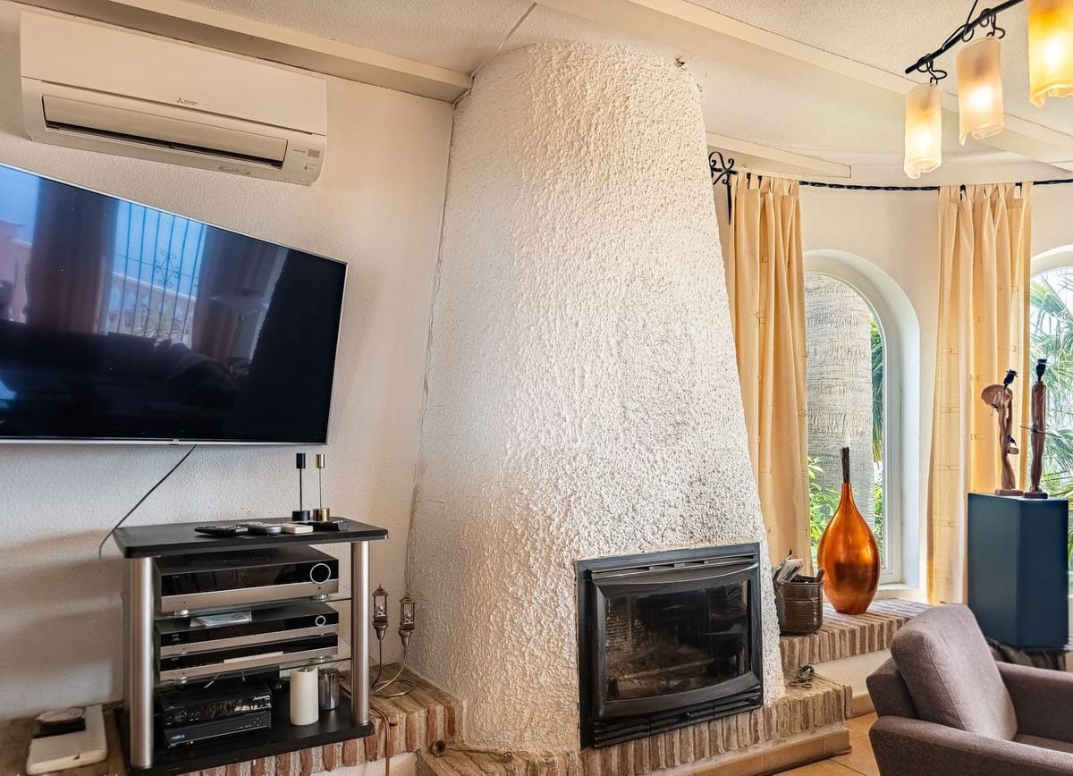 4 slaapkamer Villa te koop in Salobrena met zwembad garage - € 945.000 (Ref: 9808569)