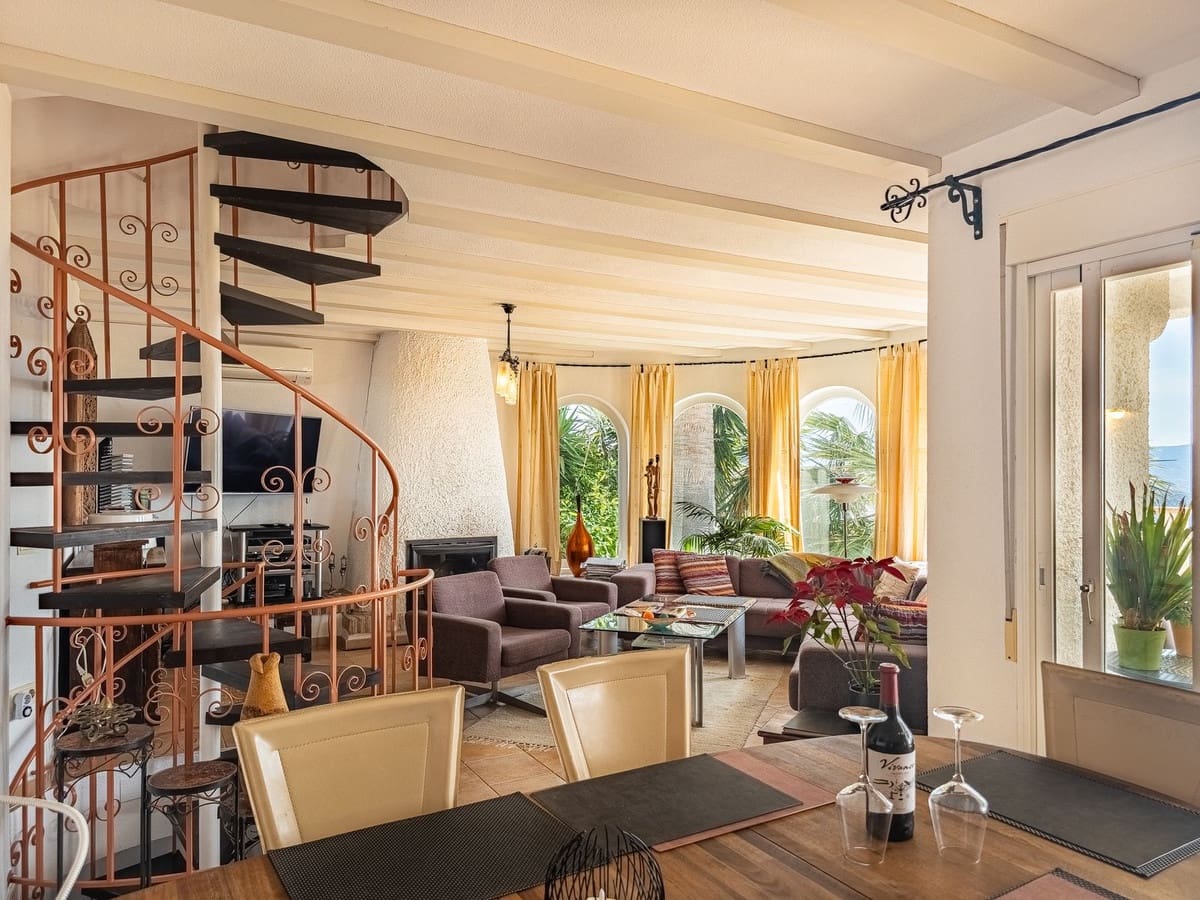 4 slaapkamer Villa te koop in Salobrena met zwembad garage - € 945.000 (Ref: 9808569)