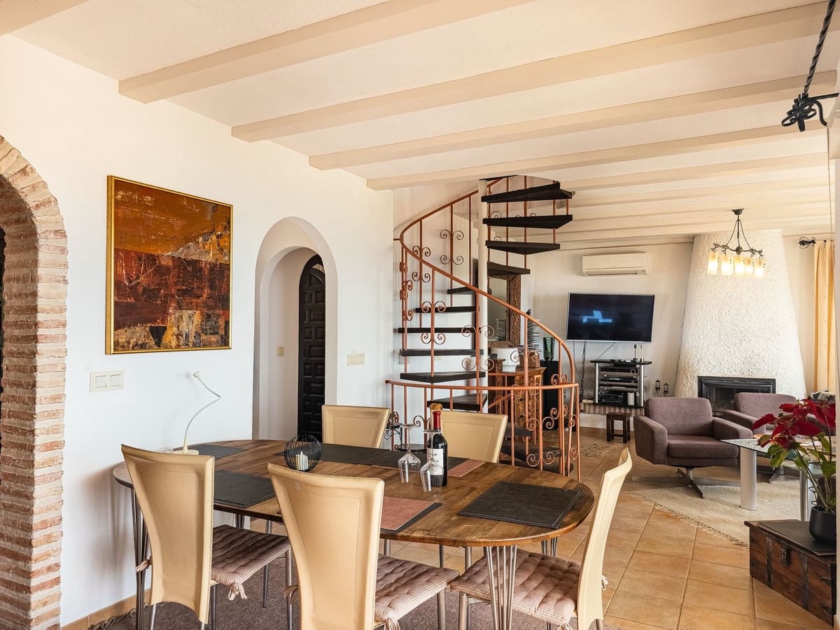 4 slaapkamer Villa te koop in Salobrena met zwembad garage - € 945.000 (Ref: 9808569)