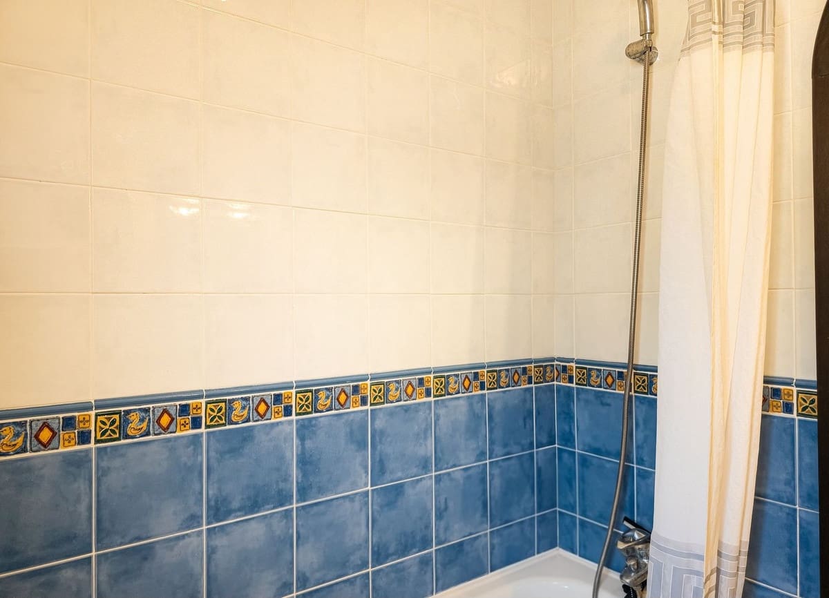 4 slaapkamer Villa te koop in Salobrena met zwembad garage - € 945.000 (Ref: 9808569)