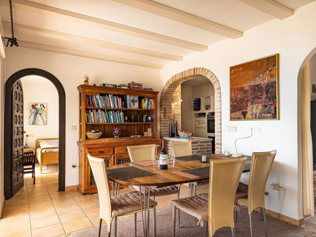 4 slaapkamer Villa te koop in Salobrena met zwembad garage - € 945.000 (Ref: 9808569)