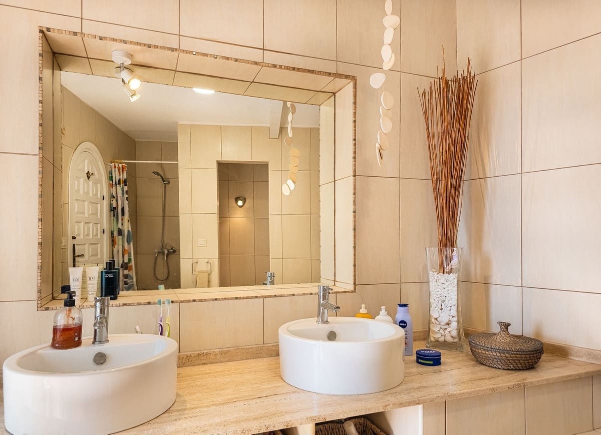 4 slaapkamer Villa te koop in Salobrena met zwembad garage - € 945.000 (Ref: 9808569)