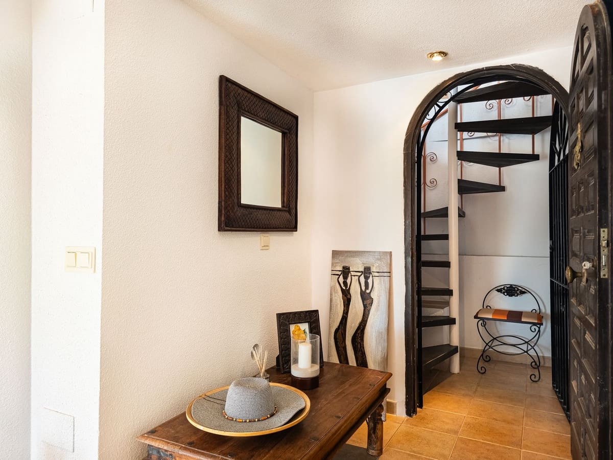 4 slaapkamer Villa te koop in Salobrena met zwembad garage - € 945.000 (Ref: 9808569)