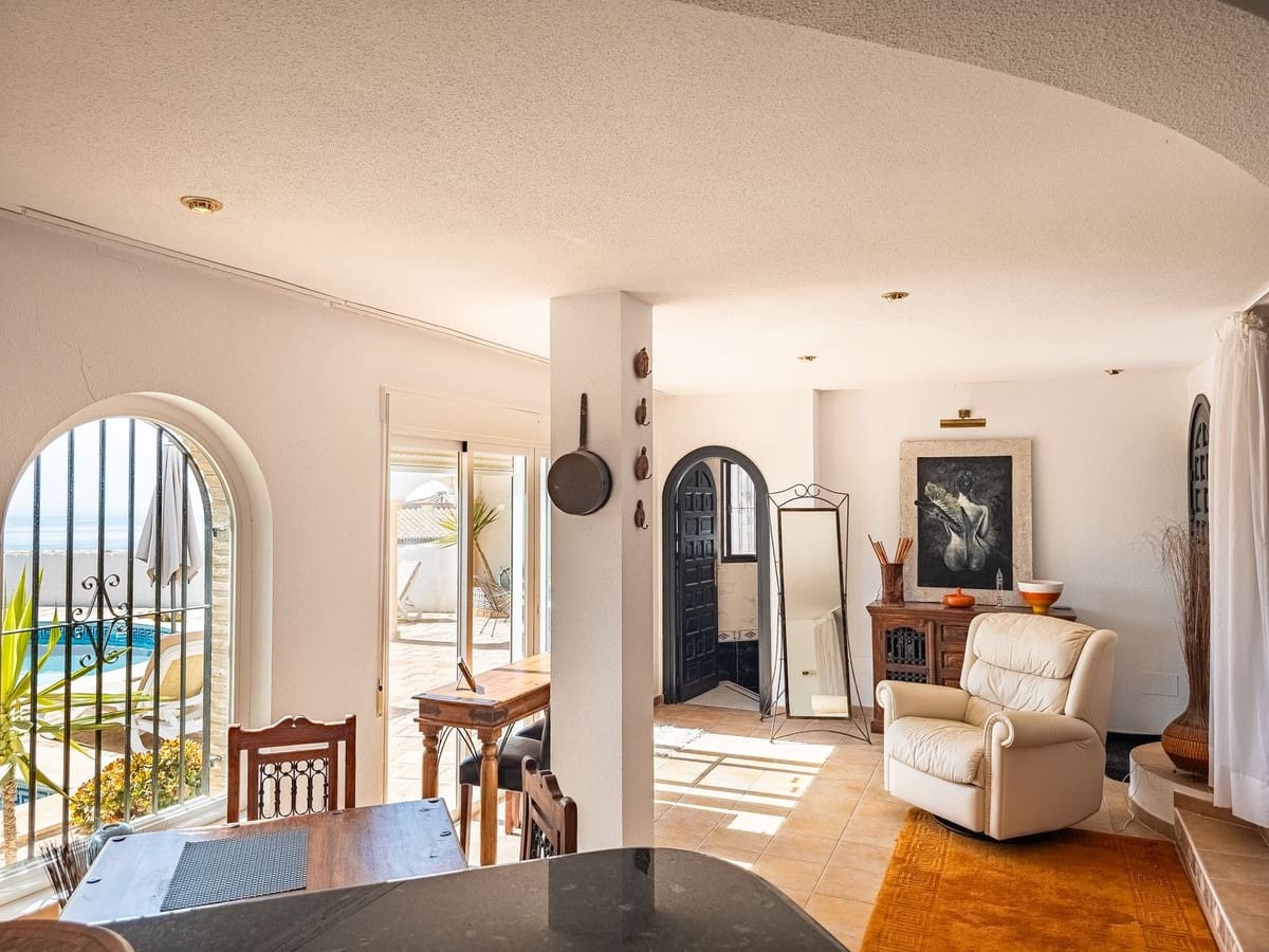 4 slaapkamer Villa te koop in Salobrena met zwembad garage - € 945.000 (Ref: 9808569)