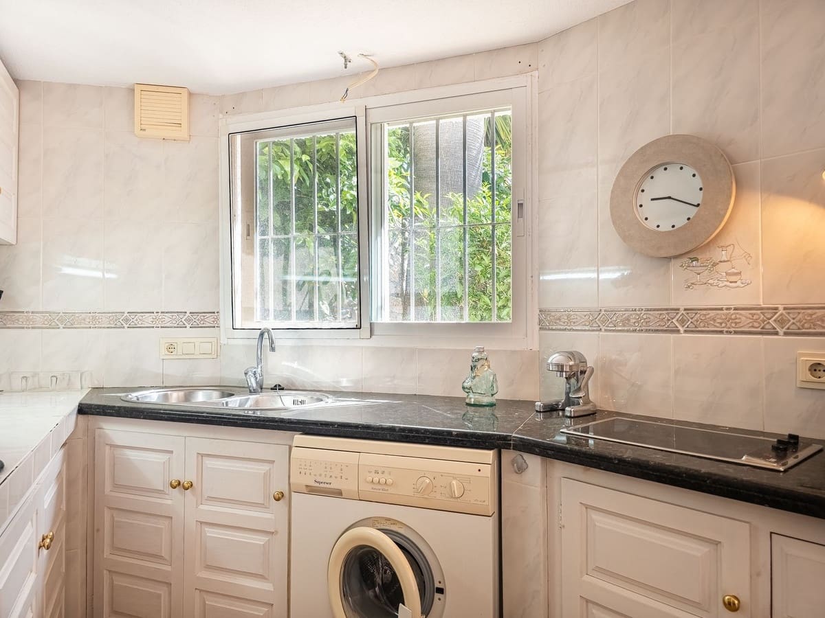 4 slaapkamer Villa te koop in Salobrena met zwembad garage - € 945.000 (Ref: 9808569)