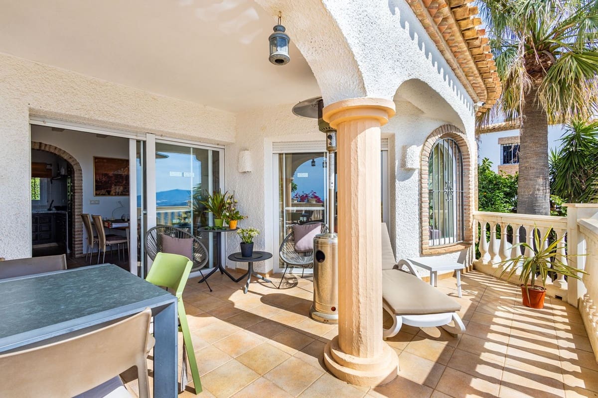 4 slaapkamer Villa te koop in Salobrena met zwembad garage - € 945.000 (Ref: 9808569)