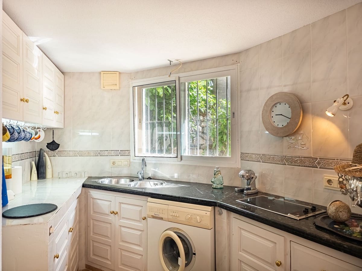 4 slaapkamer Villa te koop in Salobrena met zwembad garage - € 945.000 (Ref: 9808569)