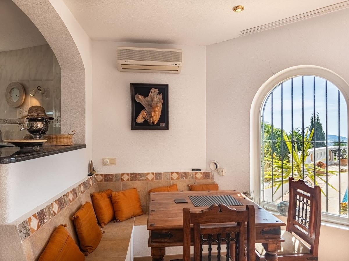 4 slaapkamer Villa te koop in Salobrena met zwembad garage - € 945.000 (Ref: 9808569)